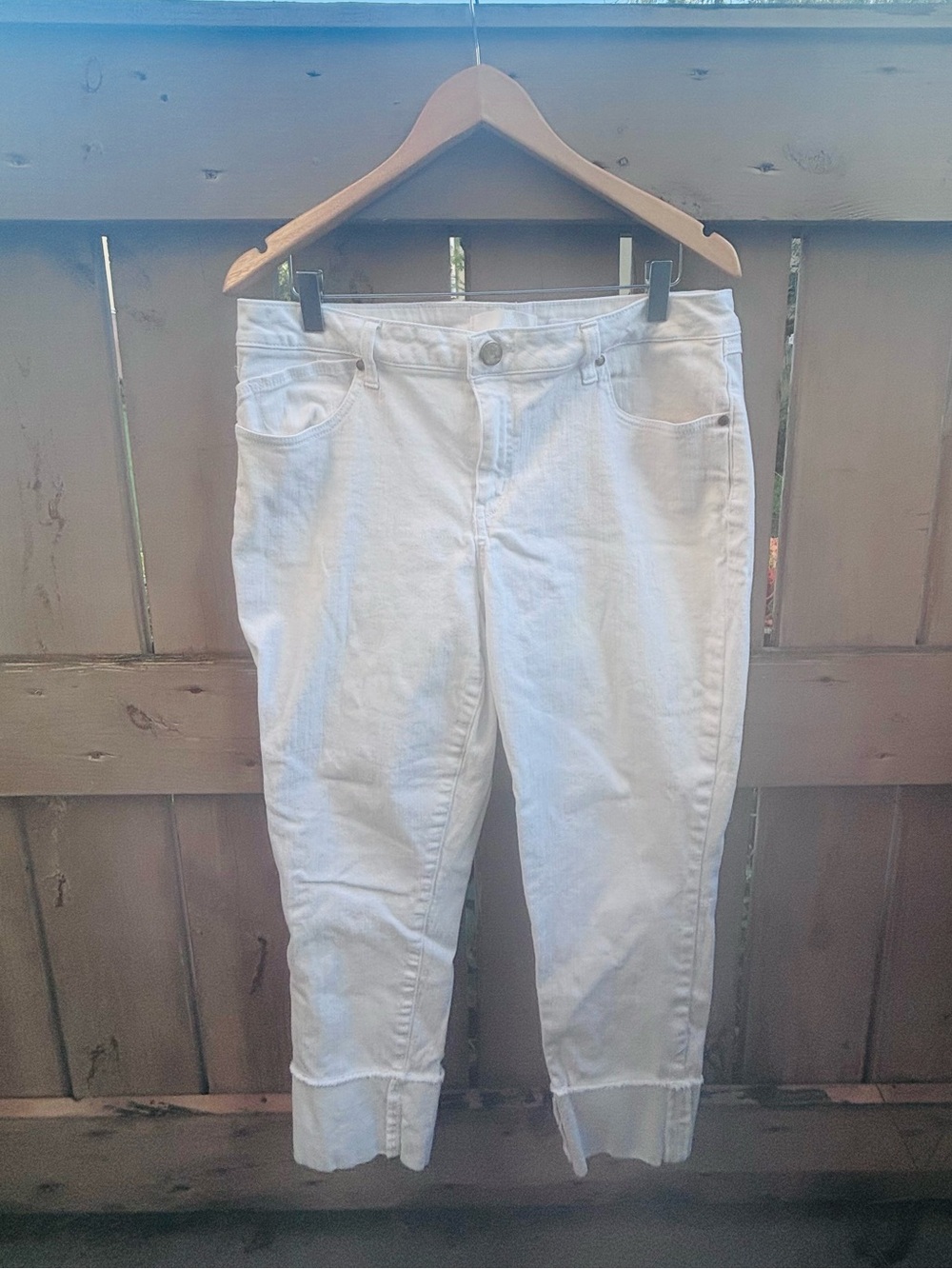1822 Denim White Cropped Straight Jeans